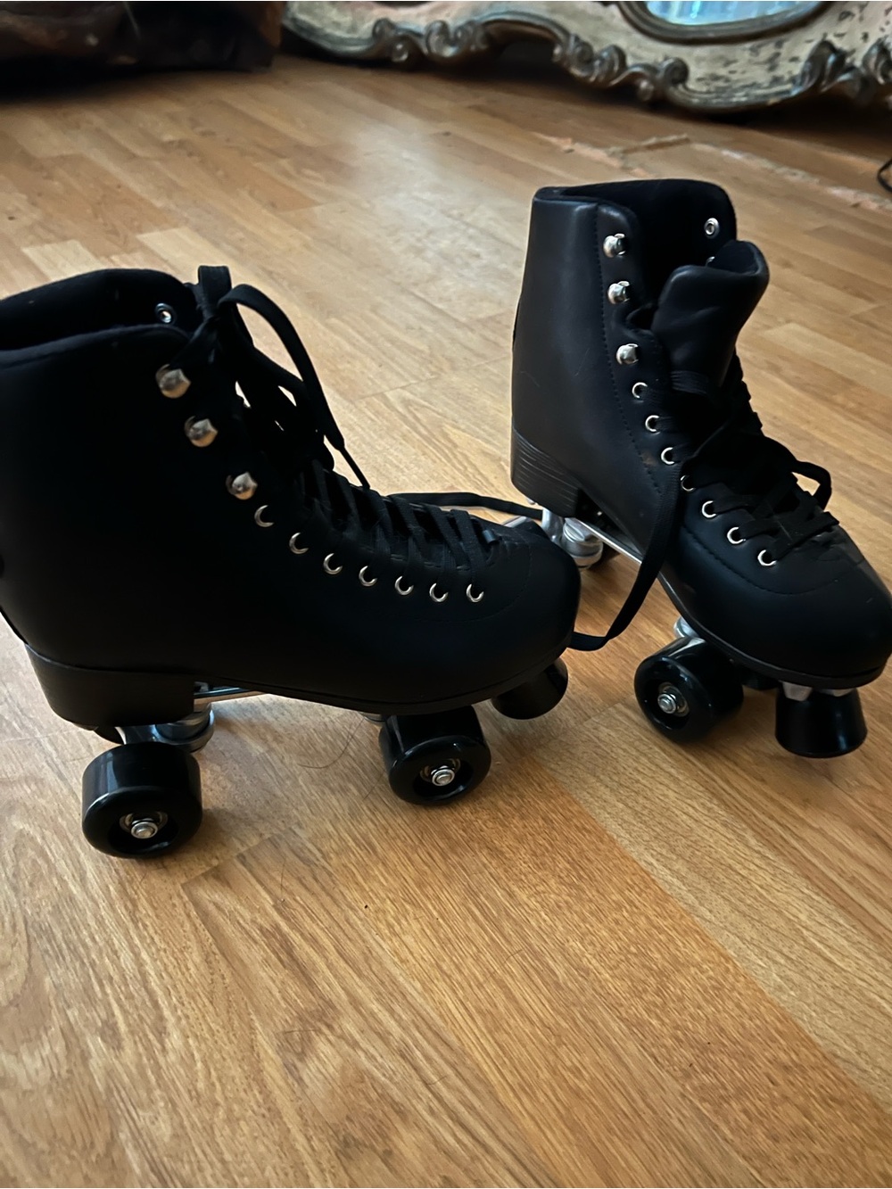 Midnight catching wind skate